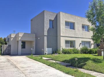 Casa · 100m² · 4 Ambientes · 2 Cocheras · Casa en Venta en Casas de San Patricio, Villanueva