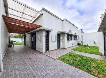 Casa · 120m² · 3 Dormitorios · 2 Cocheras · Casa en Venta con 3 Dorm. + Estudio en 49 E/ 173 y 174, Olmos