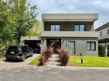 Casa · 265m² · 5 Ambientes · 4 Cocheras · Venta de Casa 5 Amb en Barrio Cerrado en Bella Vista
