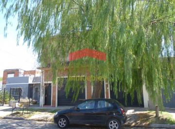PH de 3 ambientes, Malvinas Argentinas · Casa P. H en Venta con Pileta en Adolfo Sourdeaux, Malvinas Argentinas.
