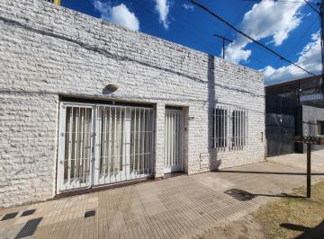 Casa · 122m² · 8 Ambientes · 2 Cocheras · Casa 3 Dorm. en Planta Baja Cochera y Patio Oroño 6000