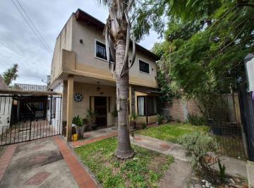 Casa de 4 ambientes, Quilmes · Venta de Casa de 4 Amb con Garage Fondo y Piscina Quilmes Oeste