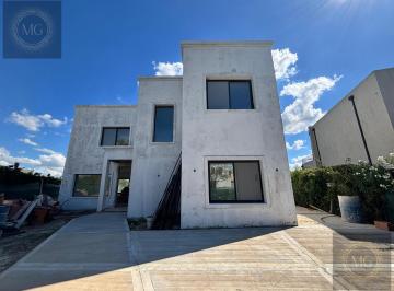 Casa · 165m² · 5 Ambientes · 2 Cocheras · Casa en Venta El Canton Puerto Lote Interno