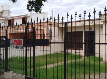 Casa en Venta de 4 ambientes Villa Centenario · Oportunidad en B. Centenario. Terreno en Esquina con Gran Potencial