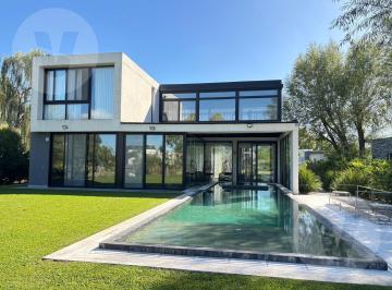 Casa · 308m² · 5 Ambientes · 3 Cocheras · Casa en Venta Terralagos. Canning