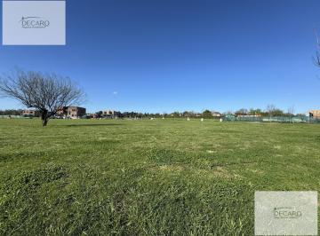 Terreno · 600m² · Excelente Lote en Barrio Privado Los Cardos, Central con Orientación Noroeste.