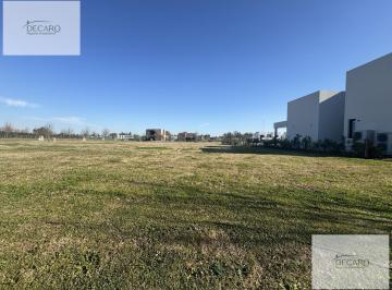 Terreno · 600m² · Excelente Lote en Barrio Privado Los Cardos, Central con Orientación Noroeste.