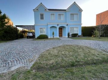 Casa de 7 ambientes, Pilar · Casa de 250 m² con 4 Dorm. en Alquiler en Marinas del Pilar