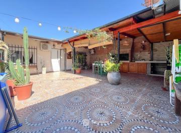 Casa · 181m² · 8 Ambientes · 1 Cochera · Venta - Casa con 4 Dorm. - Barrio Larrea, Rosario.