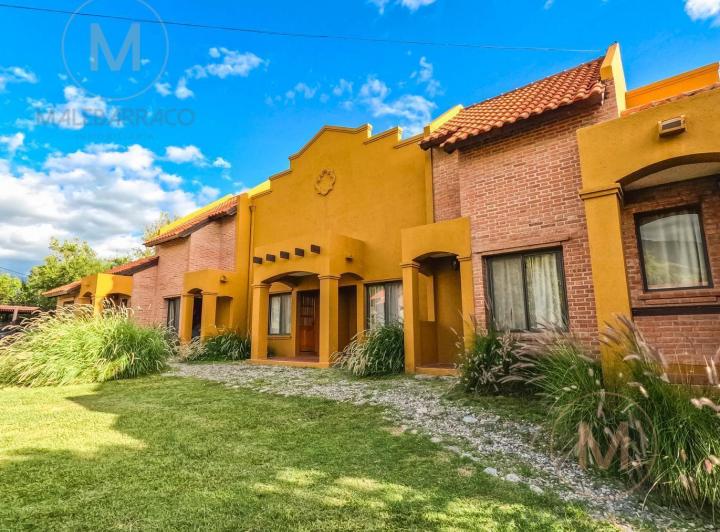 Hotel · 250m² · 7 Dormitorios · 6 Cocheras