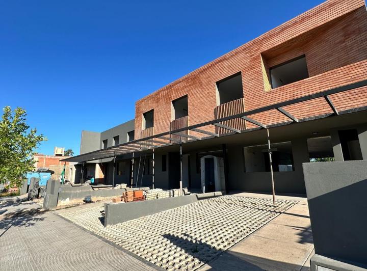 Casa · 176m² · 4 Ambientes · 2 Cocheras