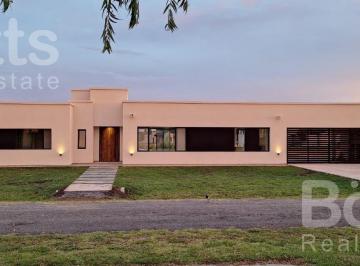 Casa · 175m² · 4 Ambientes · 2 Cocheras · Casa en Venta a Estrenar en Barrio Los Juncos