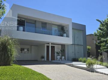 Casa · 302m² · 5 Ambientes · 2 Cocheras · Casa 4 Ambientes con Pileta en Alquiler Semiamoblada - Fincas de Iraola II
