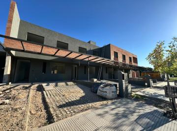 Casa · 171m² · 5 Ambientes · 2 Cocheras · Duplex en Venta en Campo Chico, 3 Dorm., Escritorio, a Estrenar