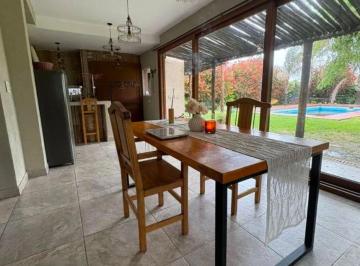Casa de 4 ambientes, San Vicente · Casa en Alquiler en Santa Rita