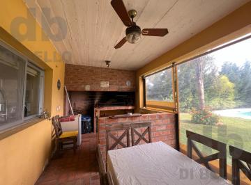 Casa · 5 Ambientes · 2 Cocheras · Casa en Venta en Barrio Estancia Smithfield, Sobre Lote Central