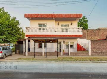 Casa · 107m² · 4 Ambientes · 2 Cocheras · Casa en Venta en Merlo de 4 Ambientes