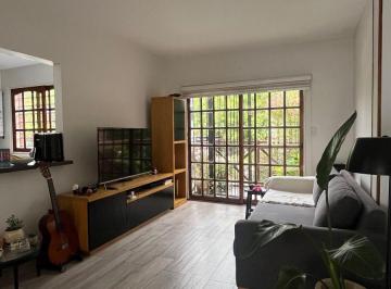 Casa de 4 ambientes, Colegiales · Impecable Triplex con 3 Dorm., Dependencia de Serv. Patio con Parriilla y Cochera