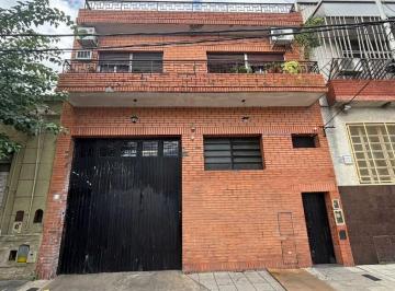 Bodega-Galpón , Avellaneda · Galpón de 450 m² con Oficinas, Baño, Vestuario y Cocina en Excelente Ubicación.