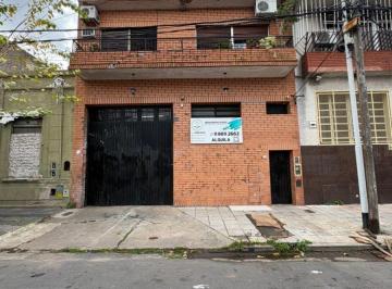Bodega-Galpón , Avellaneda · Galpón de 450 m² con Oficinas, Baño, Vestuario y Cocina en Excelente Ubicación.