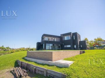 Casa · 350m² · 6 Ambientes · 6 Cocheras · Casa a La Laguna con 3 Suites Marinas Puertos del Lago Escobar
