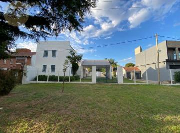 Casa · 60m² · 3 Ambientes · 1 Cochera · Casa con Parque y Pileta en Venta en Arana | La Plata