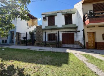 Casa · 144m² · 3 Ambientes · 1 Cochera · Casa en Venta - Castelar Norte