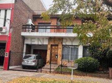 Casa · 200m² · 4 Ambientes · 2 Cocheras · Casa en Venta en Ituzaingo Norte