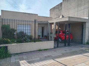Casa · 113m² · 3 Ambientes · Casa 3 Ambientes con Cochera Patio y Quincho - Sarandi