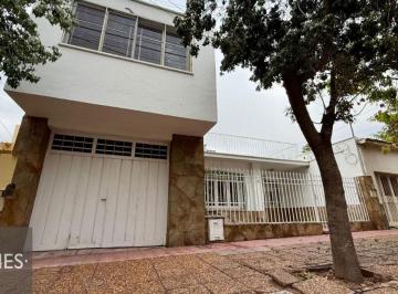 Casa de 6 ambientes, Godoy Cruz · Casa en Venta C/ Cochera en Godoy Cruz
