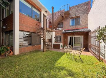 Casa · 215m² · 7 Ambientes · 1 Cochera · Casa en Venta, Republica de La Sexta, Rosario, 5 Dorm. C/cochera y Jardin