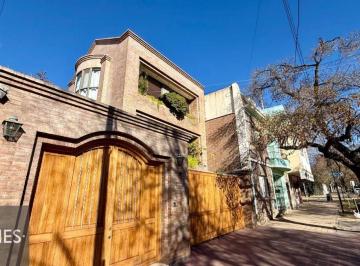 Casa de 15 ambientes, Ciudad de Mendoza · Casa en Venta C/ Cochera en 5.ª Sección Residencial Sur