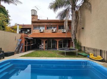 Casa · 252m² · 4 Ambientes · 2 Cocheras · Casa en Venta 4 Ambientes Villa Sarmeinto Cochera y Pileta Oportunidad