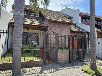 Casa · 252m² · 4 Ambientes · 2 Cocheras · Casa en Venta 4 Ambientes Villa Sarmeinto Cochera y Pileta Oportunidad