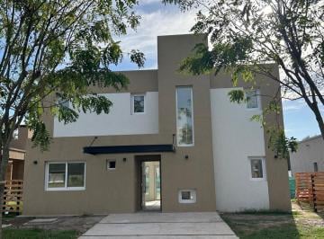 Casa · 144m² · 5 Ambientes · 3 Cocheras · Casa en Venta en Barrio San Pablo, Pilar