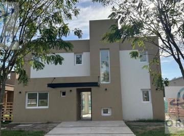 Casa · 144m² · 5 Ambientes · 3 Cocheras · Casa en Venta en Barrio San Pablo, Pilar