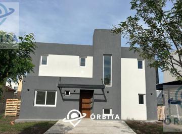 Casa · 144m² · 5 Ambientes · 2 Cocheras · Casa en Venta en Barrio San Pablo, Pilar, Pileta
