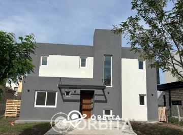Casa · 144m² · 5 Ambientes · 2 Cocheras · Casa en Venta en Barrio San Pablo, Pilar, Pileta