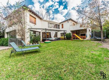 Casa · 400m² · 8 Ambientes · 2 Cocheras · Nueva Casa en Venta Moderna - Las Lomitas Frente Al Golf - Miraflores C. C