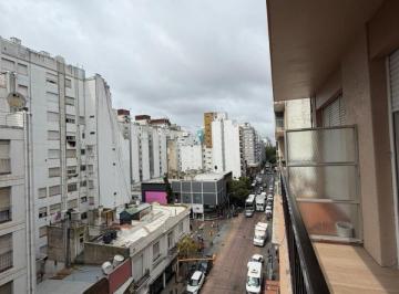 Departamento · 70m² · 3 Ambientes · Departamento 3 Ambientes - Reciclado - Balcon a La Calle - Centro