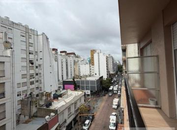 Departamento · 70m² · 3 Ambientes · Departamento 3 Ambientes - Reciclado - Balcon a La Calle - Centro