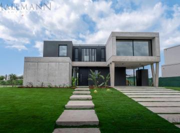 Casa · 276m² · 8 Ambientes · 2 Cocheras · Venta Casa 4 Dorms en Pilará Calesa de Hormigón a La Laguna
