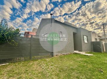 Casa · 100m² · 6 Ambientes · 2 Cocheras · Una Planta - 2 Dorm - Apto Crèdito a 100 m de "La Estanzuela" - Casa en Venta Altos de La Calera