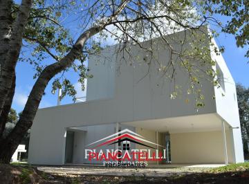 Casa · 200m² · 7 Ambientes · 4 Cocheras · Casa en Venta 6 Ambientes, en Lomas de San Antonio, Lujan