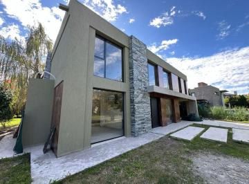 Casa · 240m² · 4 Ambientes · 8 Cocheras · Ruta 58 Km 10 Club de Campo "El Lauquen"