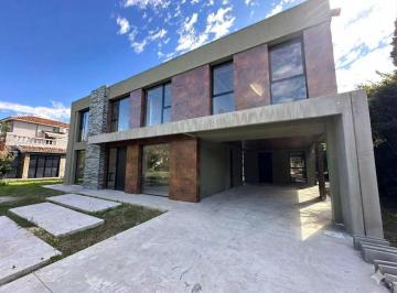 Casa · 240m² · 4 Ambientes · 8 Cocheras · Venta Casa Ruta 58 Km 10 Club de Campo "El Lauquen" Canning