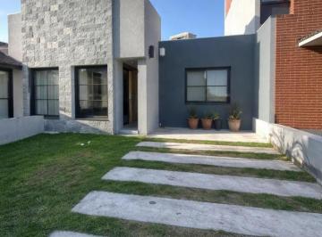 Casa · 70m² · 3 Ambientes · 1 Cochera · Duplex en Venta 2 Dorm. - Miradores de Manantiales
