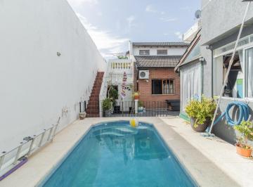 Casa · 140m² · 4 Ambientes · 2 Cocheras · Venta Casa 4 Ambientes con Pileta y Cochera en Parque Avellaneda