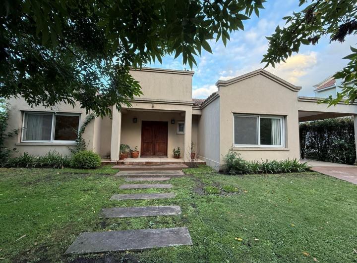 Casa · 141m² · 3 Ambientes · 1 Cochera