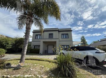 Casa · 270m² · 4 Ambientes · 2 Cocheras · Casa 4 Ambientes con Pileta en Venta - Ombúes de Hudson